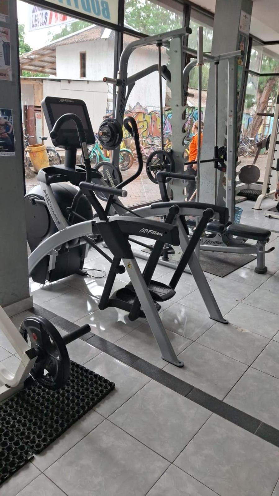 Tropica Gili Total Body Fit - Free Access Gym And Coworking Space Quần đảo Gili Ngoại thất bức ảnh