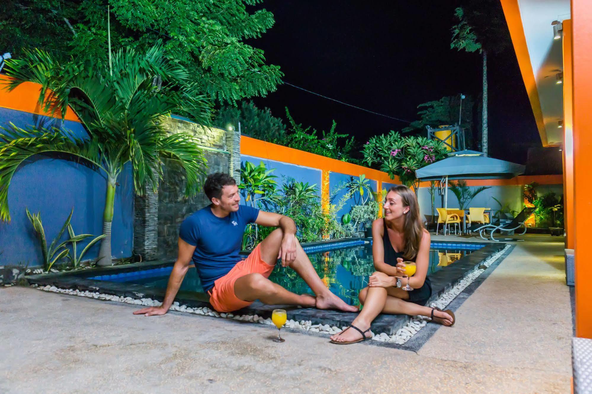 Tropica Gili Total Body Fit - Free Access Gym And Coworking Space Quần đảo Gili Ngoại thất bức ảnh
