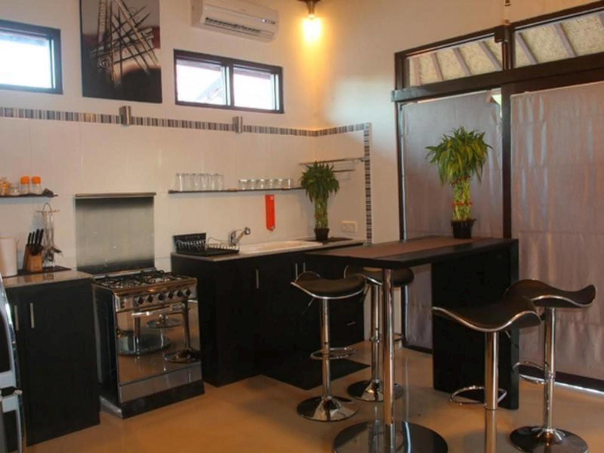 Tropica Gili Total Body Fit - Free Access Gym And Coworking Space Quần đảo Gili Ngoại thất bức ảnh