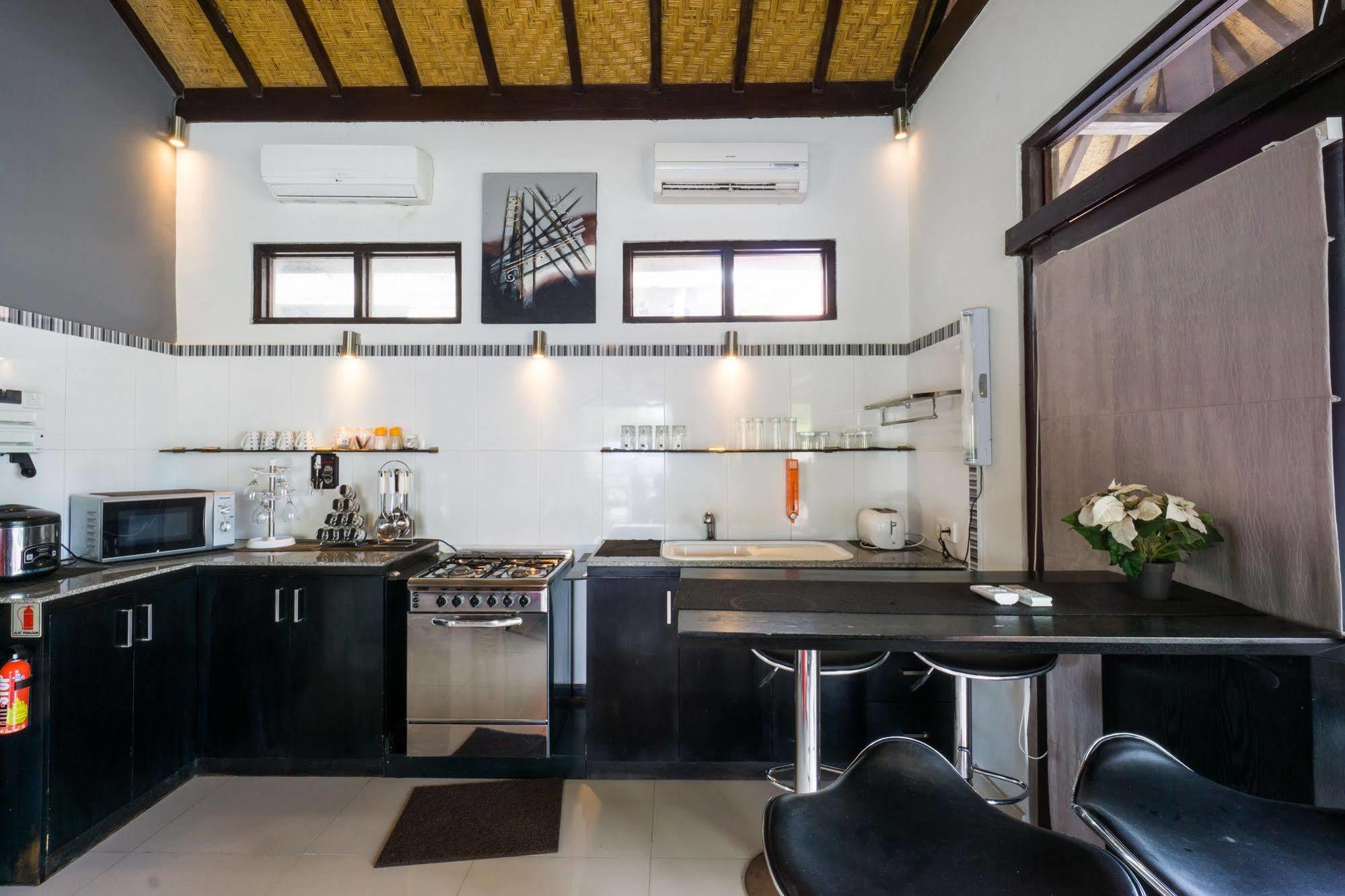 Tropica Gili Total Body Fit - Free Access Gym And Coworking Space Quần đảo Gili Ngoại thất bức ảnh